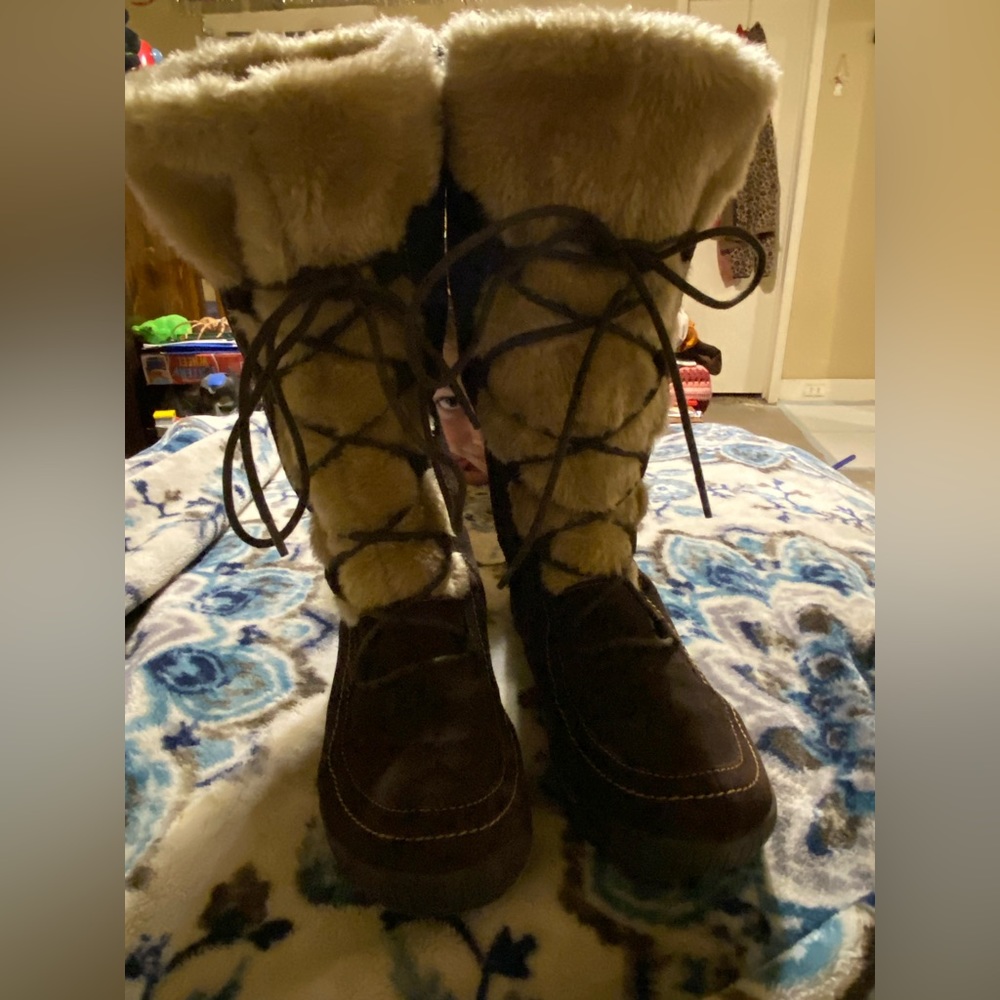 Very nice faux fur lined knee high side zip up boots